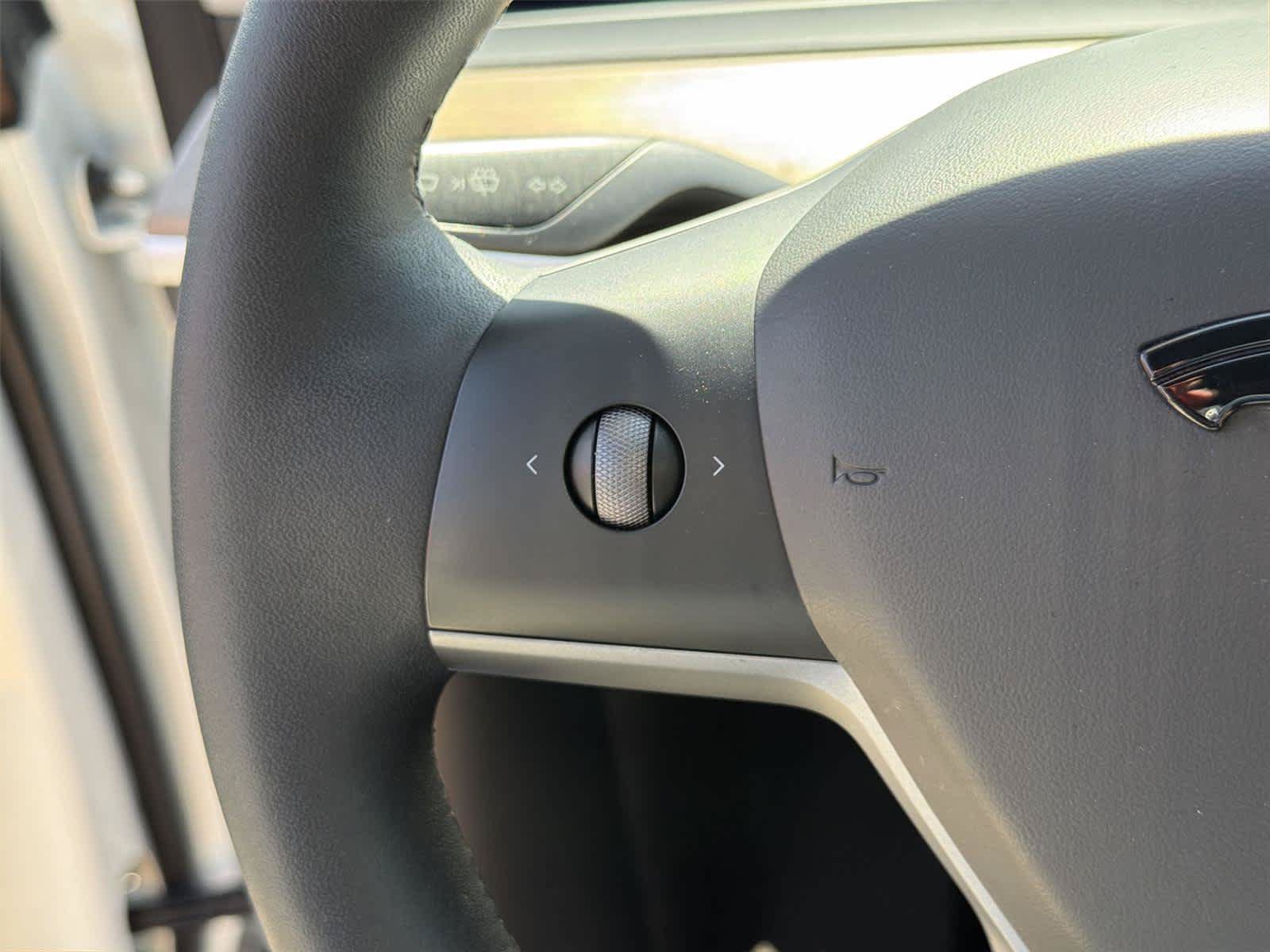 Used 2023 Tesla Model Y Long Range AWD/4WD image 34