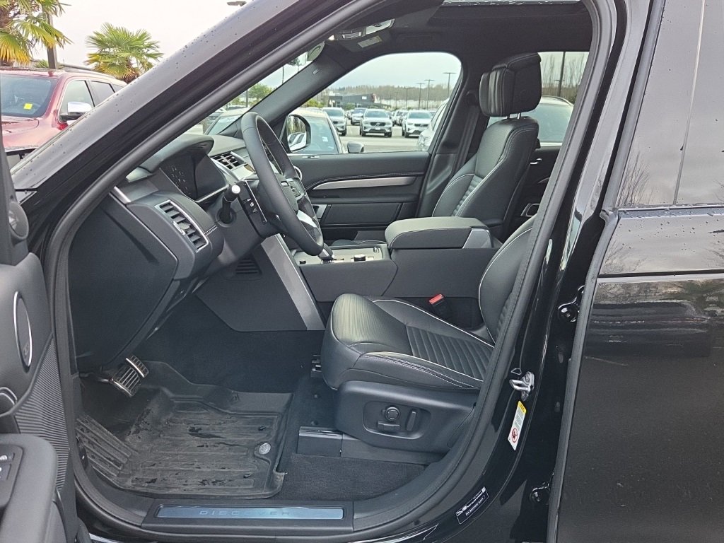 Certified 2024 Land Rover Discovery Dynamic SE image 4