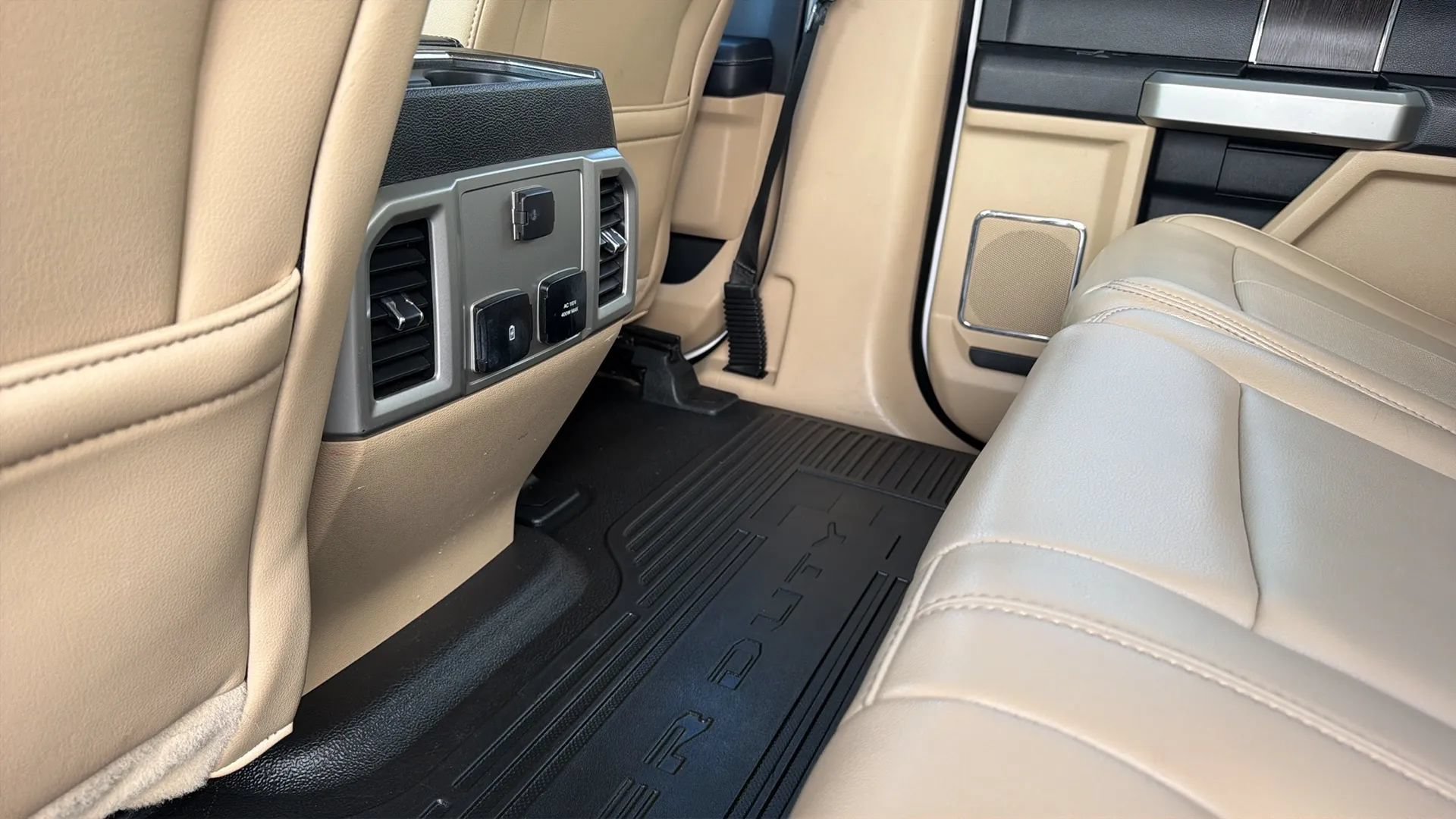 Used 2020 Ford F350 Lariat w/ Lariat Value Package AWD/4WD image 48