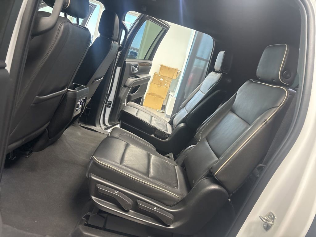 Used 2023 Chevrolet Suburban Premier image 29