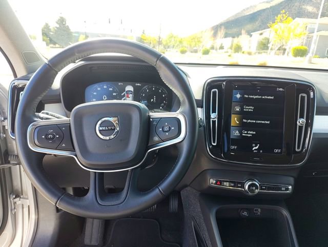 Used 2019 Volvo XC40 T5 Momentum image 14
