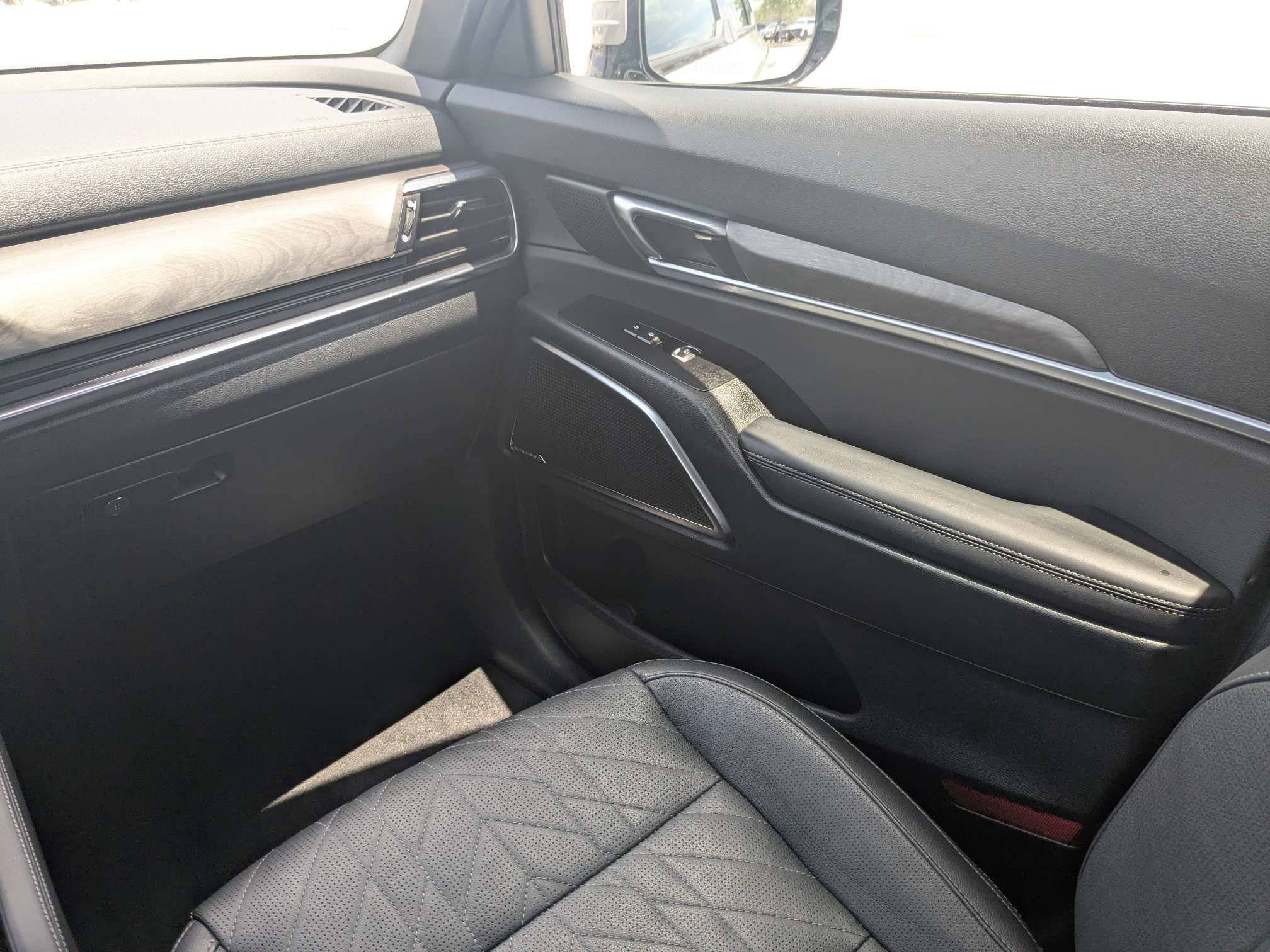 Used 2025 Kia Telluride SX X-Line AWD/4WD image 24