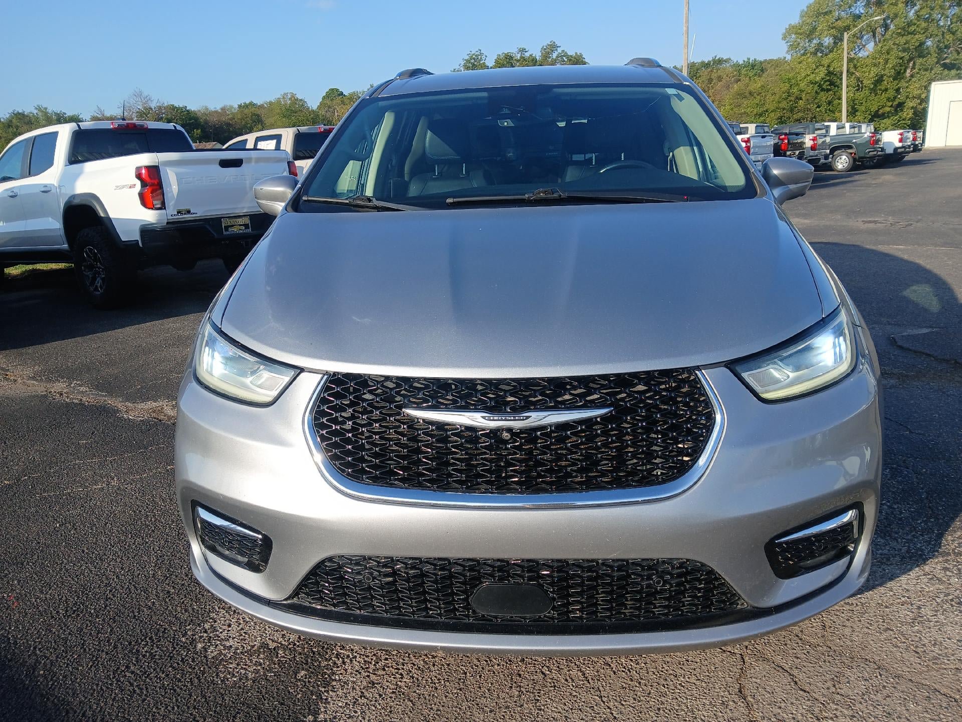 Used 2021 Chrysler Pacifica Touring-L w/ Premium & Safety Sphere Group FWD image 9