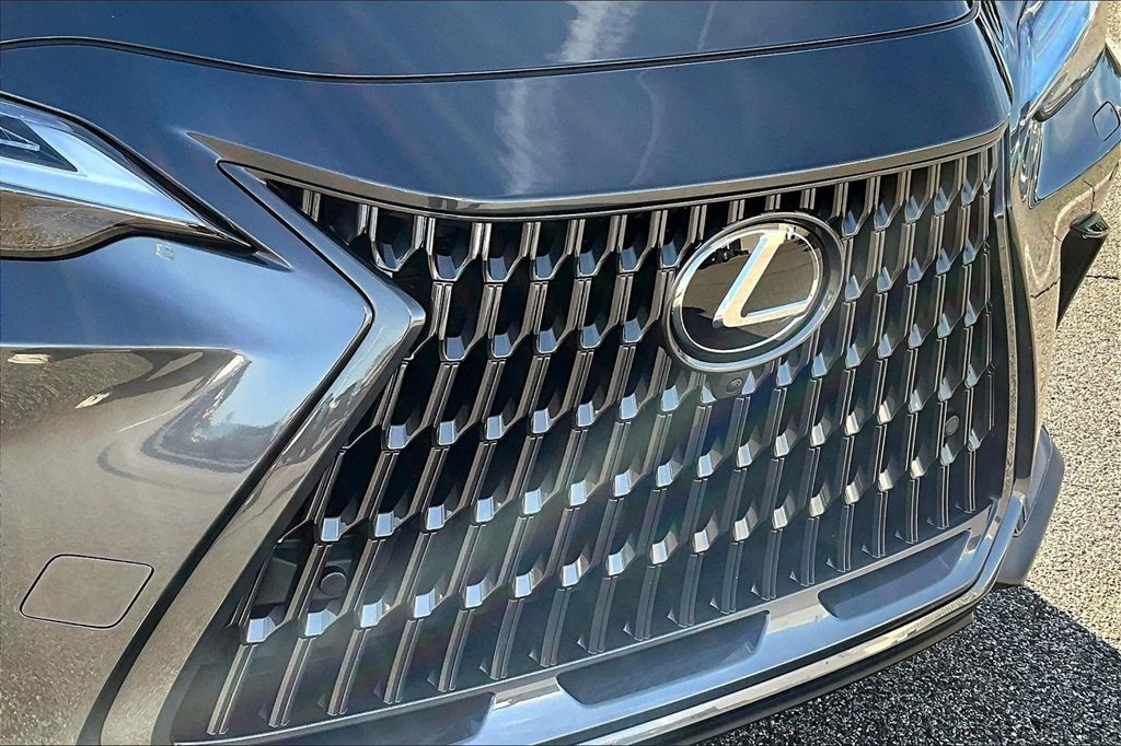 Used 2025 Lexus NX 300h AWD w/ Accessory Package (2T) image 30