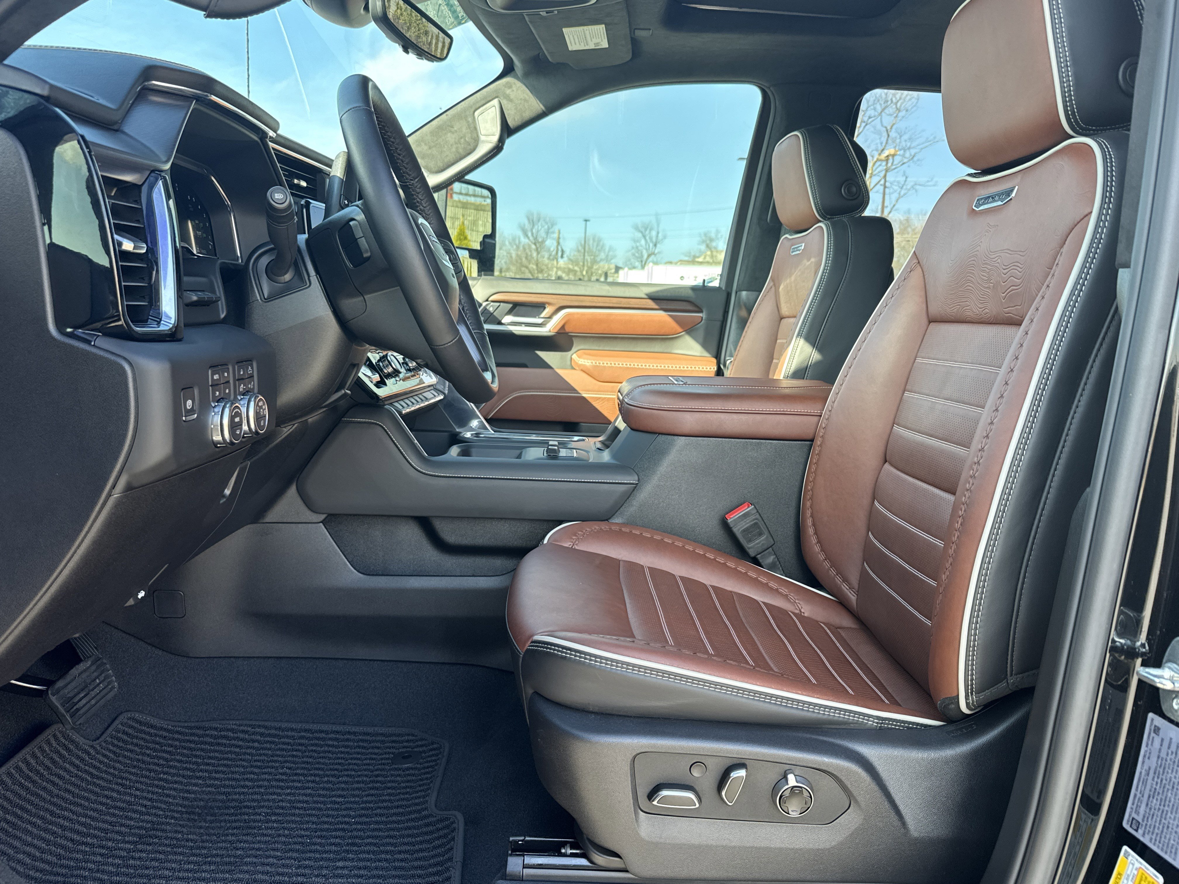 Used 2025 GMC Sierra 2500 Denali Ultimate image 16