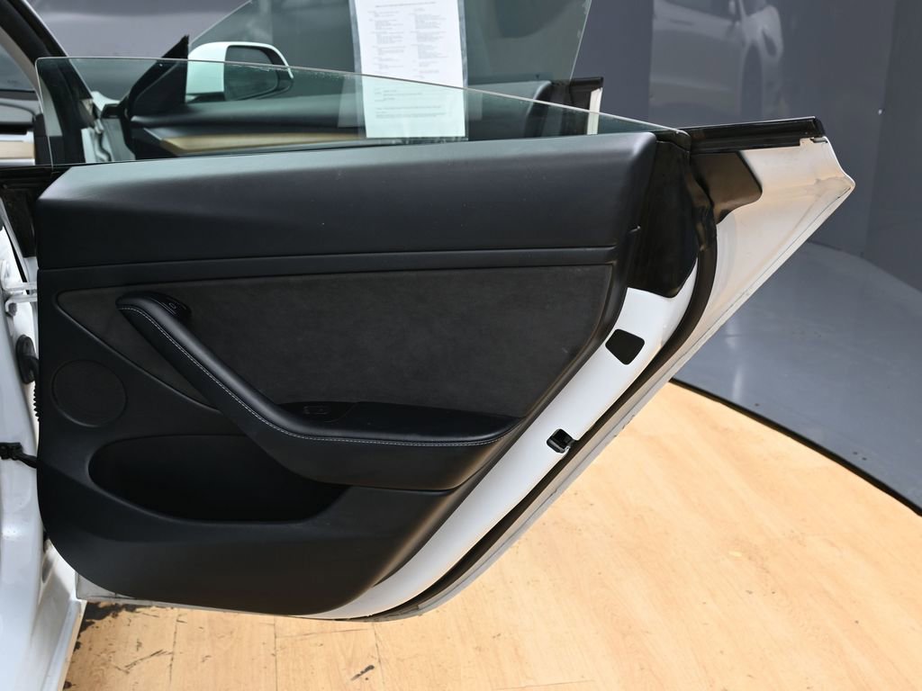 Used 2021 Tesla Model 3 Standard Range Plus image 34