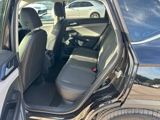 Used 2024 Volkswagen Taos SE FWD image 6