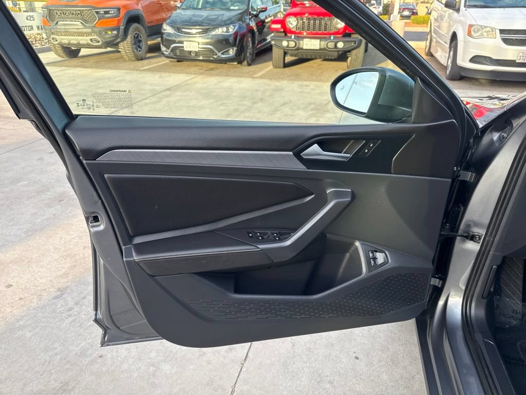 Used 2024 Volkswagen Jetta SE FWD image 13