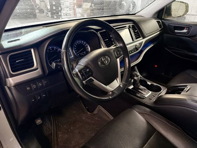 Used 2017 Toyota Highlander Limited AWD/4WD image 8