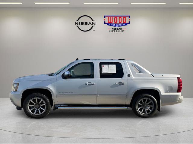 Used 2013 Chevrolet Avalanche LTZ image 2