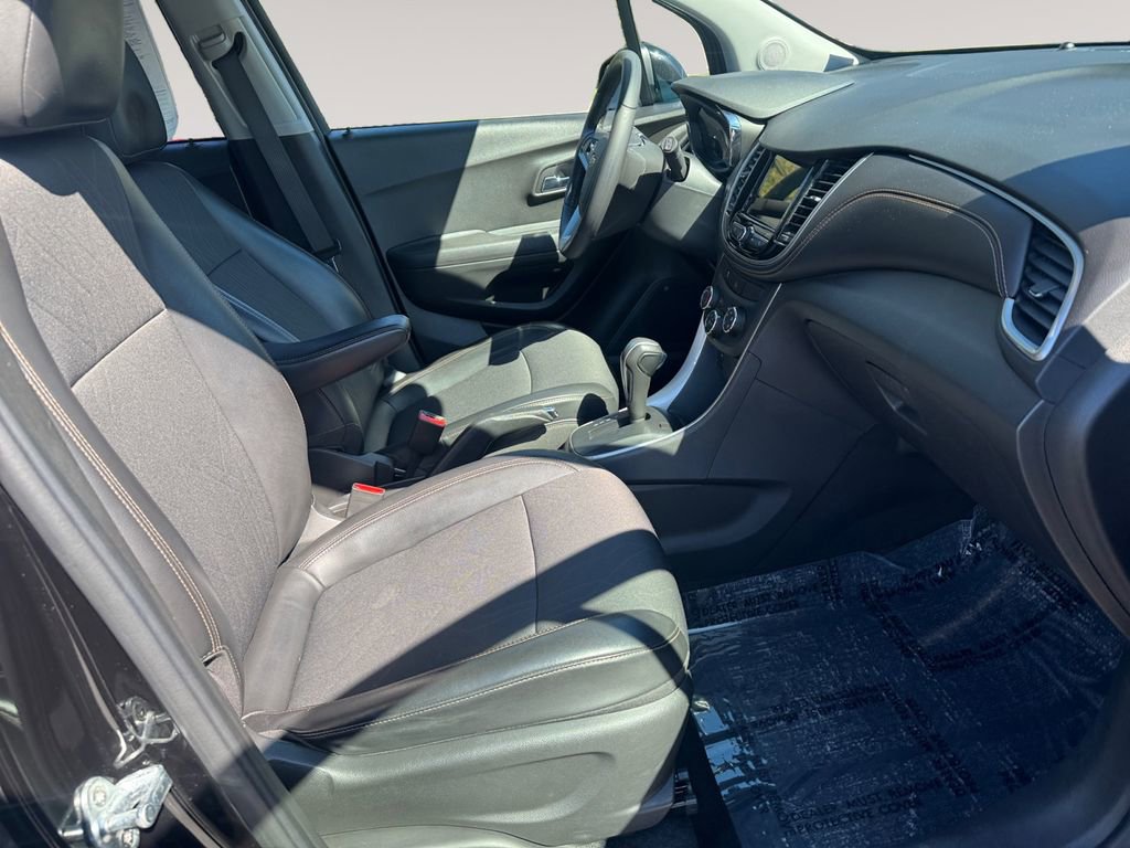 Used 2019 Chevrolet Trax LT w/ LT Convenience Package image 15