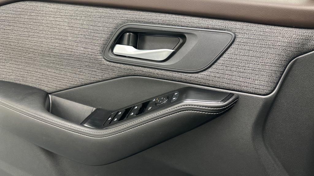 Certified 2023 Nissan Rogue SV image 15