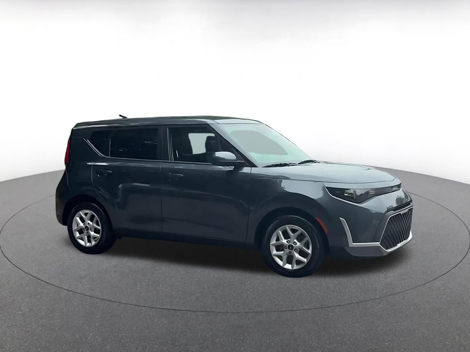Used 2025 Kia Soul LX w/ LX Technology Package FWD image 2