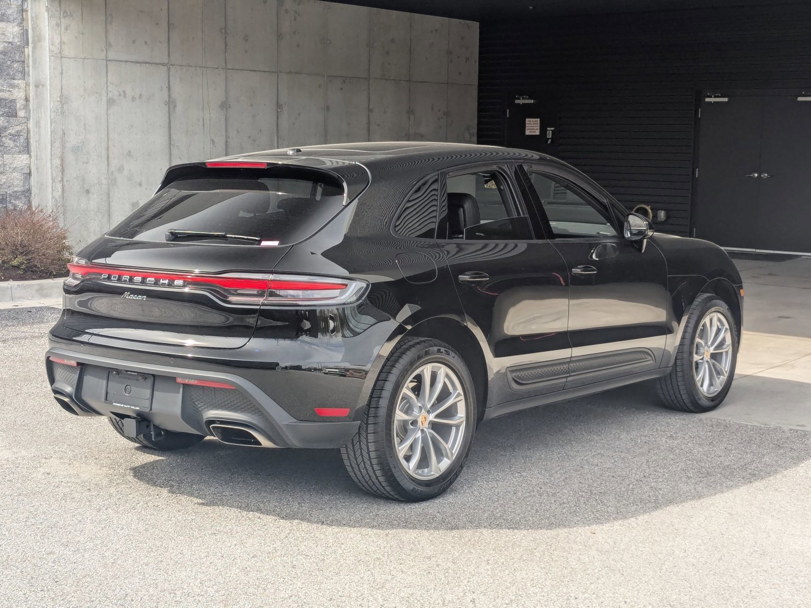 Certified 2026 Porsche Macan Turbo AWD/4WD image 9