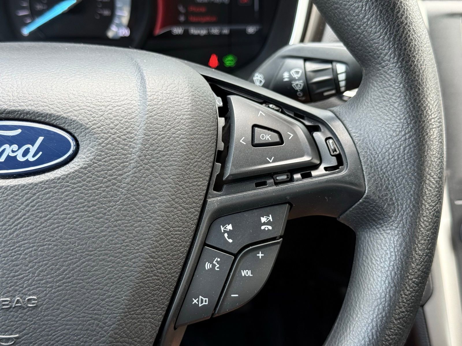 Used 2020 Ford Fusion SE FWD image 25