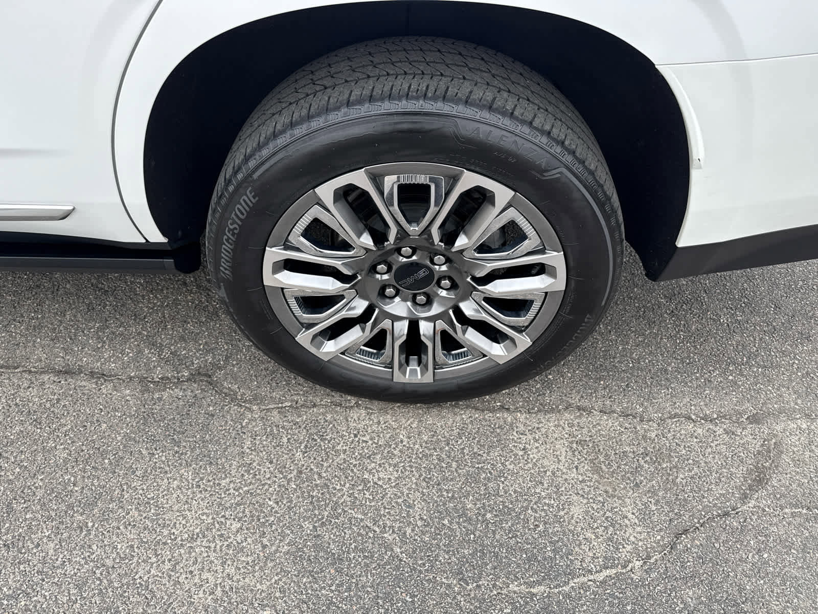 Used 2023 GMC Yukon Denali image 9