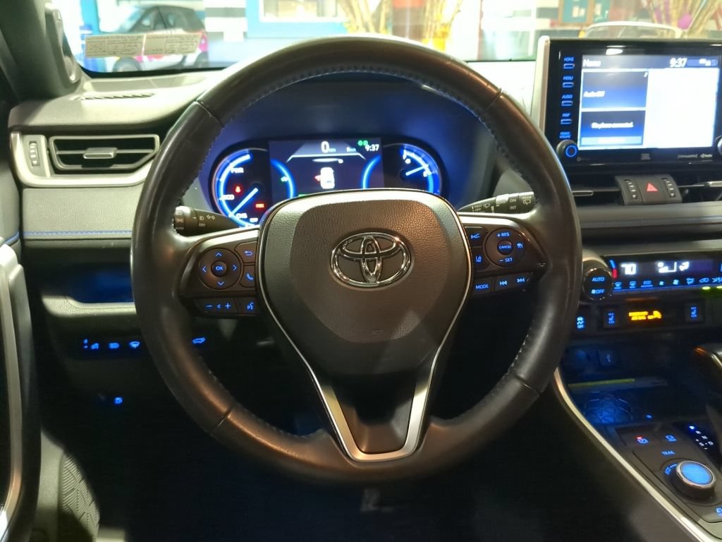 Used 2020 Toyota RAV4 XSE AWD/4WD image 2