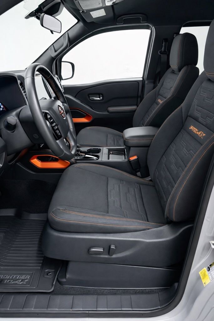 Used 2024 Nissan Frontier PRO-4X w/ Pro Convenience Package image 12