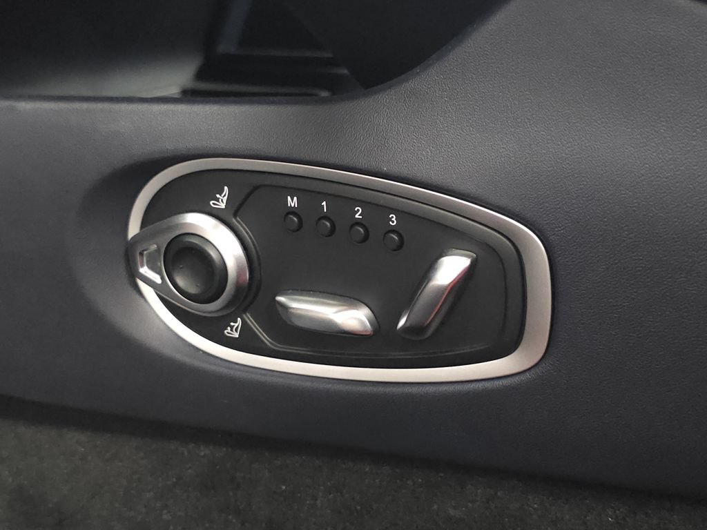Used 2024 Aston Martin DB12 Coupe RWD image 9