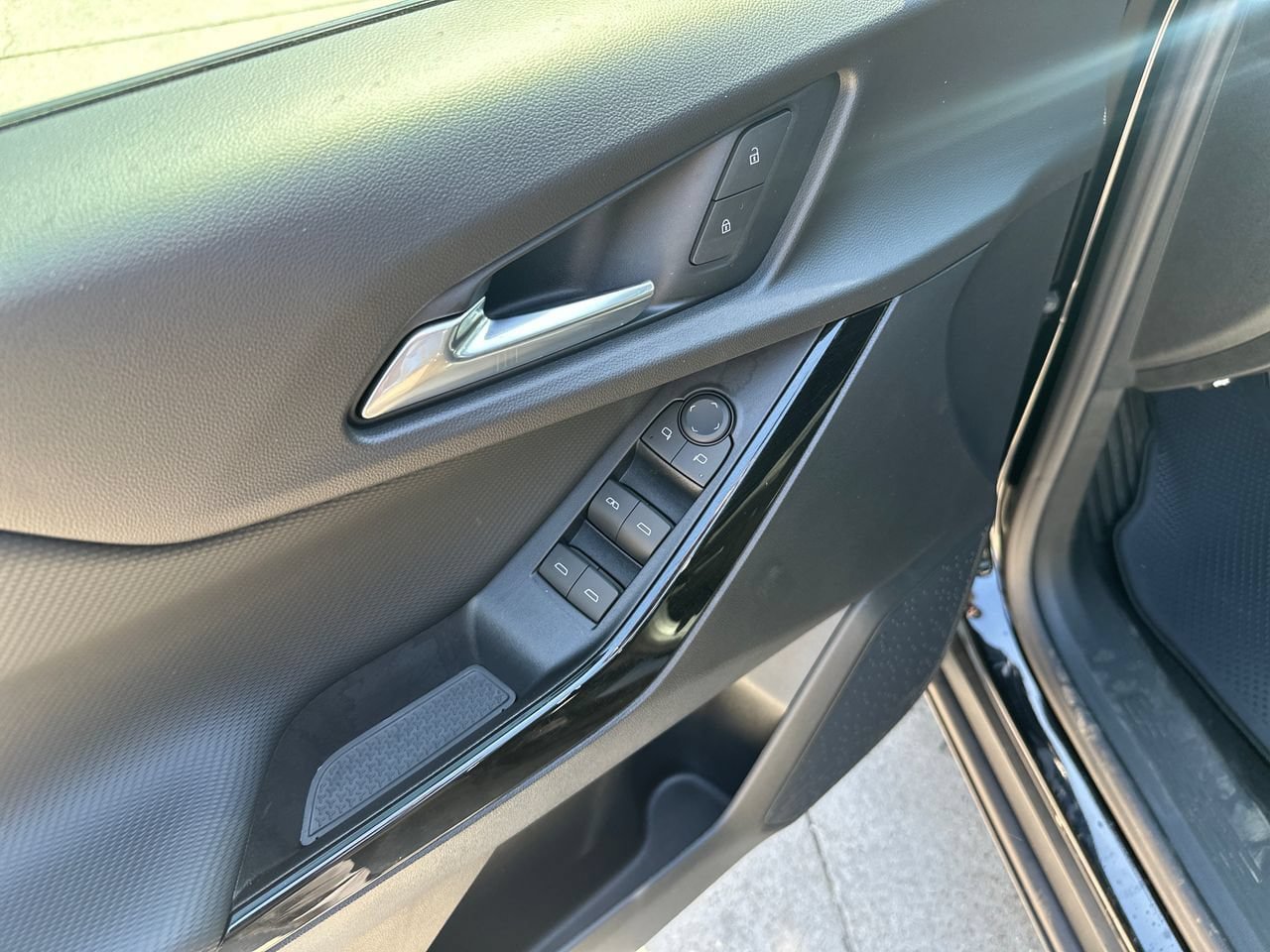 New 2027 Chevrolet Equinox LT FWD image 12
