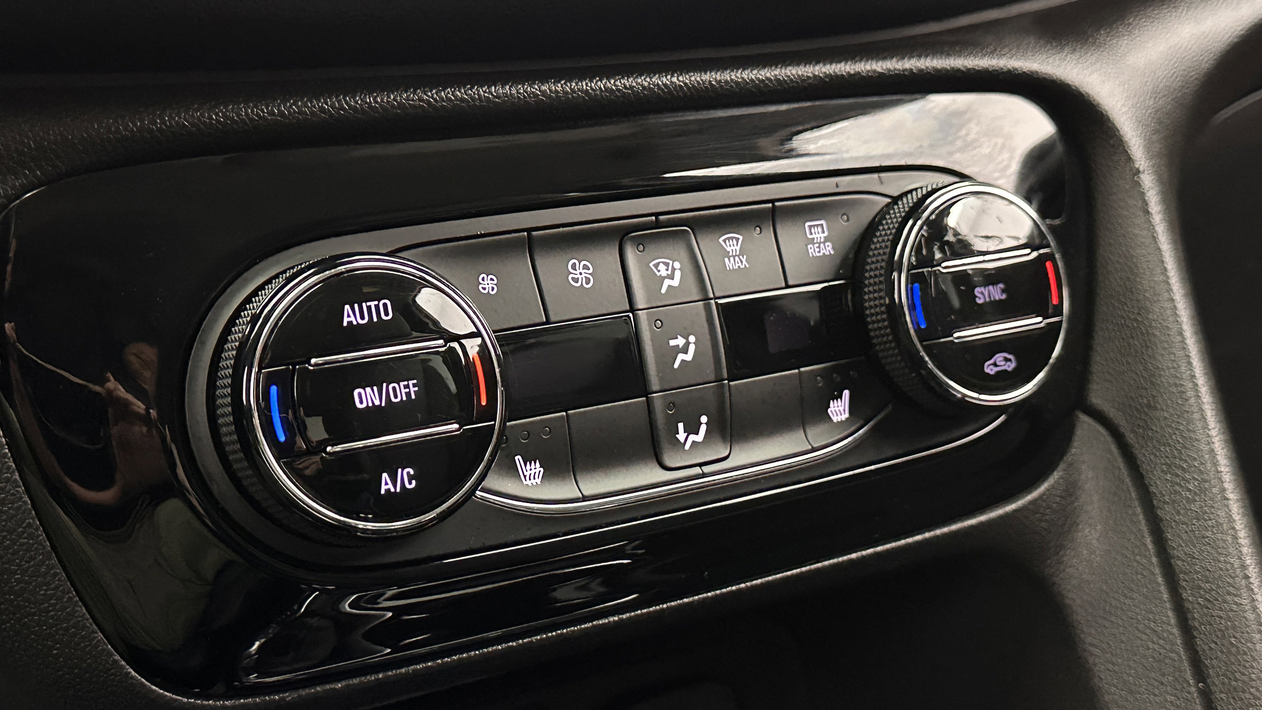 Used 2020 Buick Encore GX Select image 19