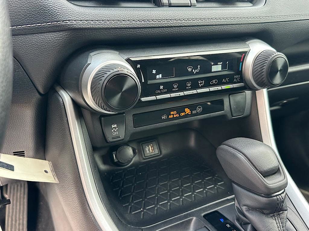 Certified 2023 Toyota RAV4 LE image 27