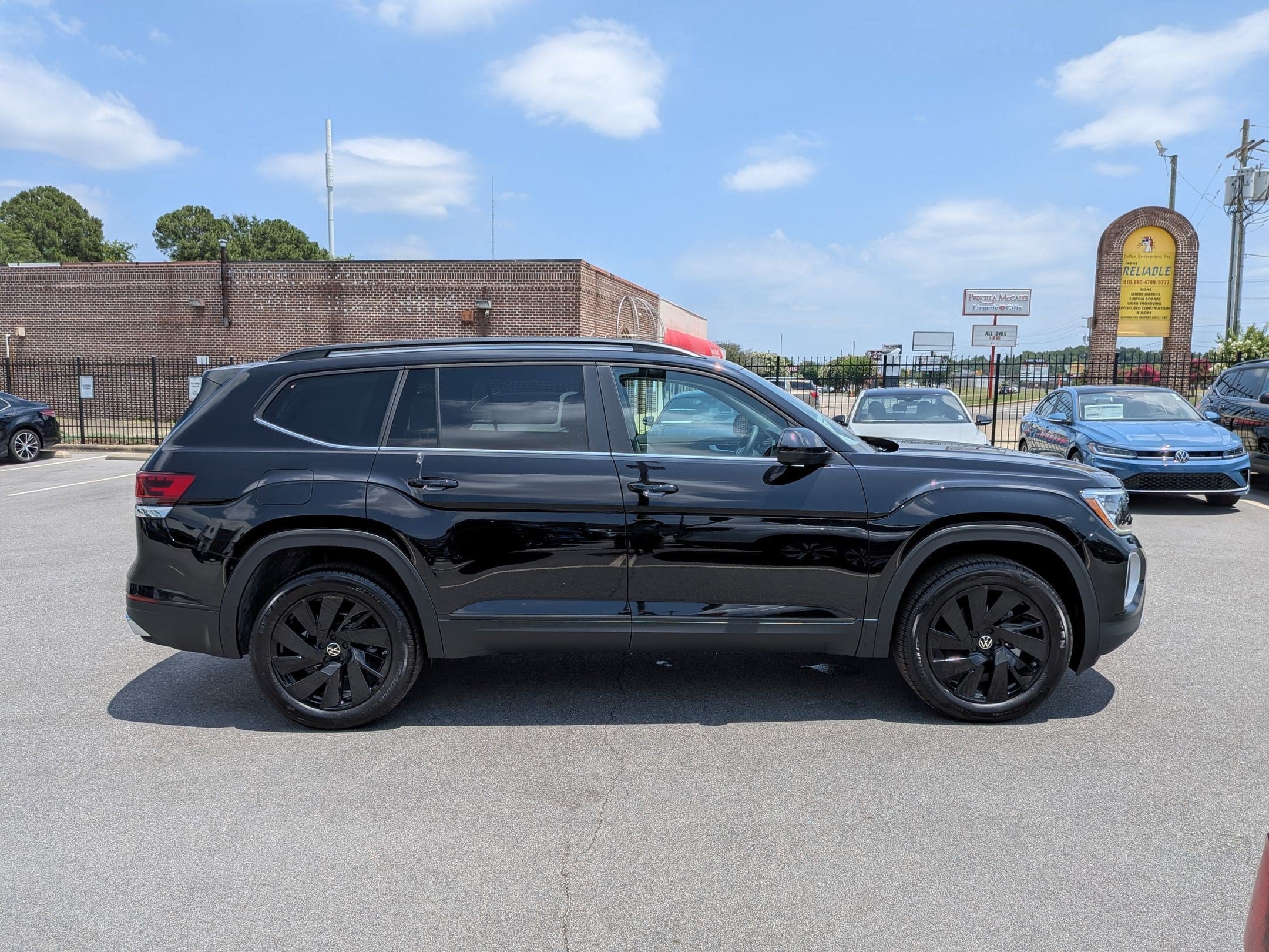 New 2026 Volkswagen Atlas SE AWD/4WD image 2