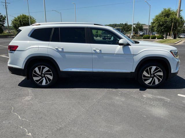 Used 2024 Volkswagen Atlas SEL AWD/4WD image 2