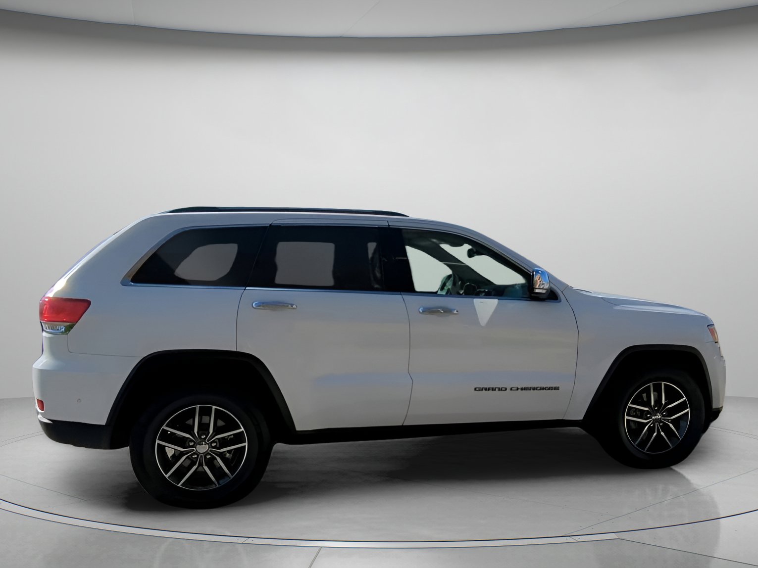 Used 2018 Jeep Grand Cherokee Limited image 30