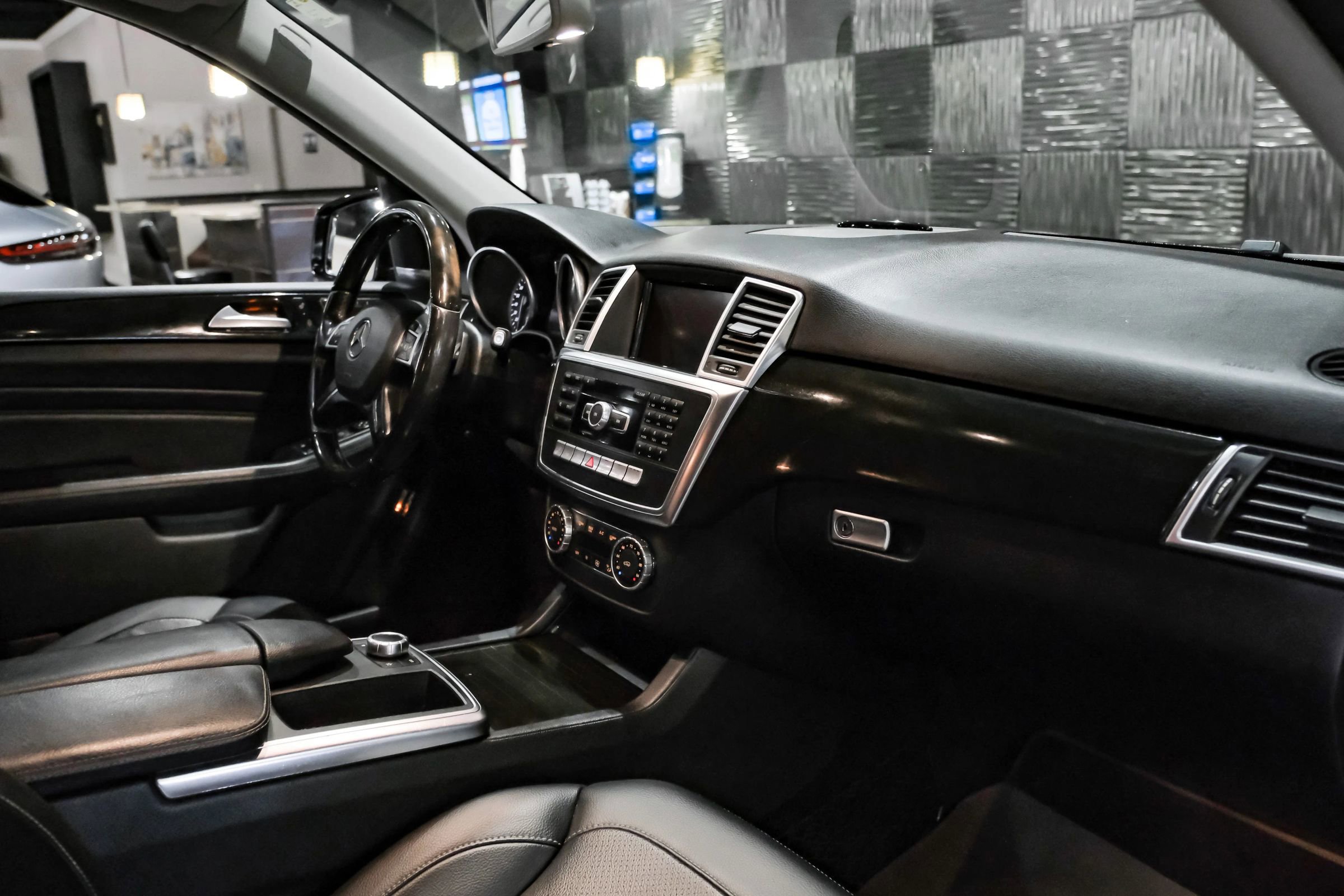 Used 2015 Mercedes-Benz ML 250 BlueTEC 4MATIC image 11