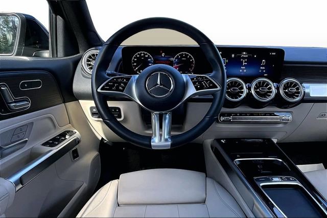 Used 2026 Mercedes-Benz GLB 250 4MATIC image 11
