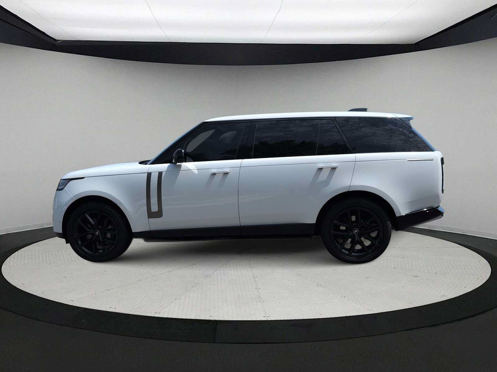 Used 2024 Land Rover Range Rover Long Wheelbase SE AWD/4WD image 5