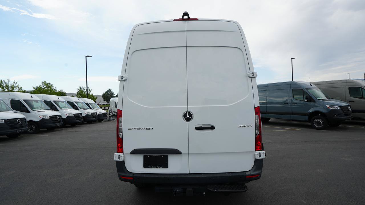 Used 2024 Mercedes-Benz Sprinter 2500 image 6