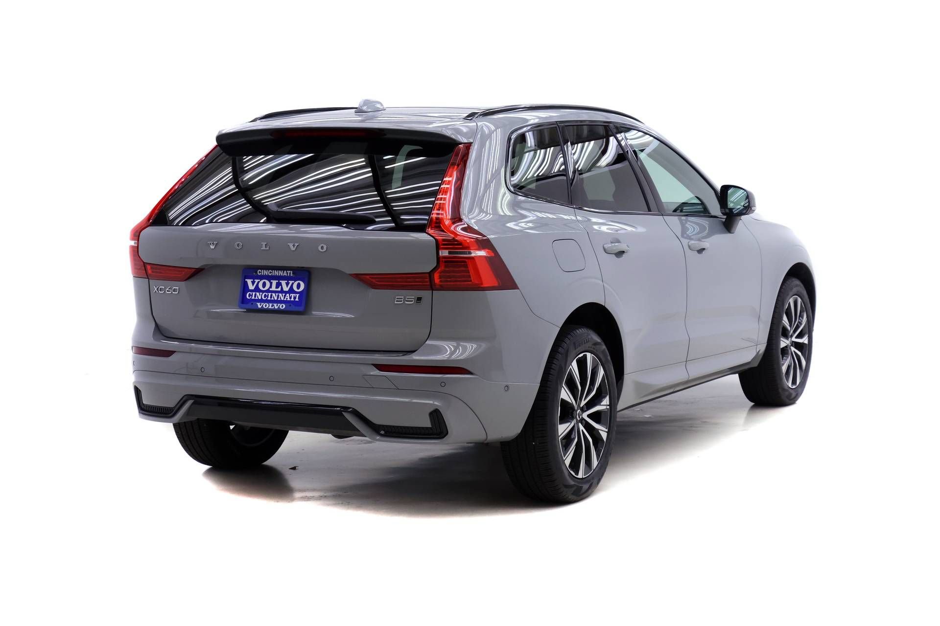 Certified 2024 Volvo XC60 B5 Plus w/ Protection Package Premier AWD/4WD image 4