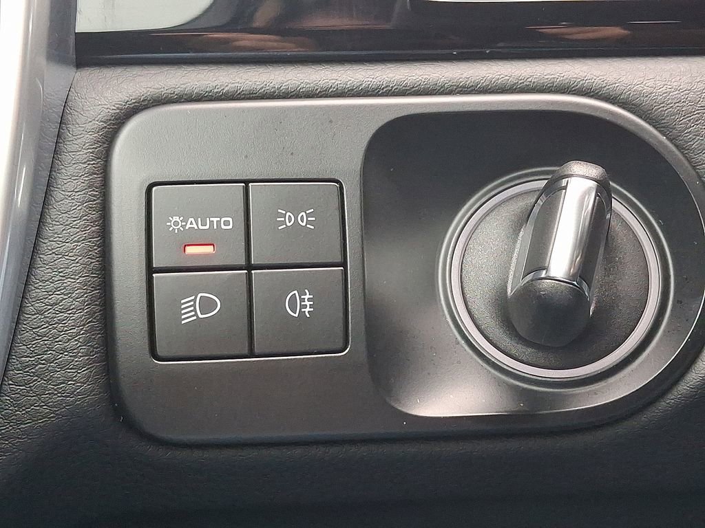 Used 2023 Porsche Cayenne Coupe image 28