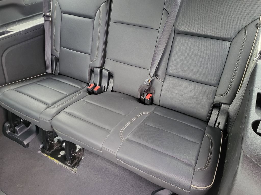 Used 2023 Chevrolet Suburban Premier image 33