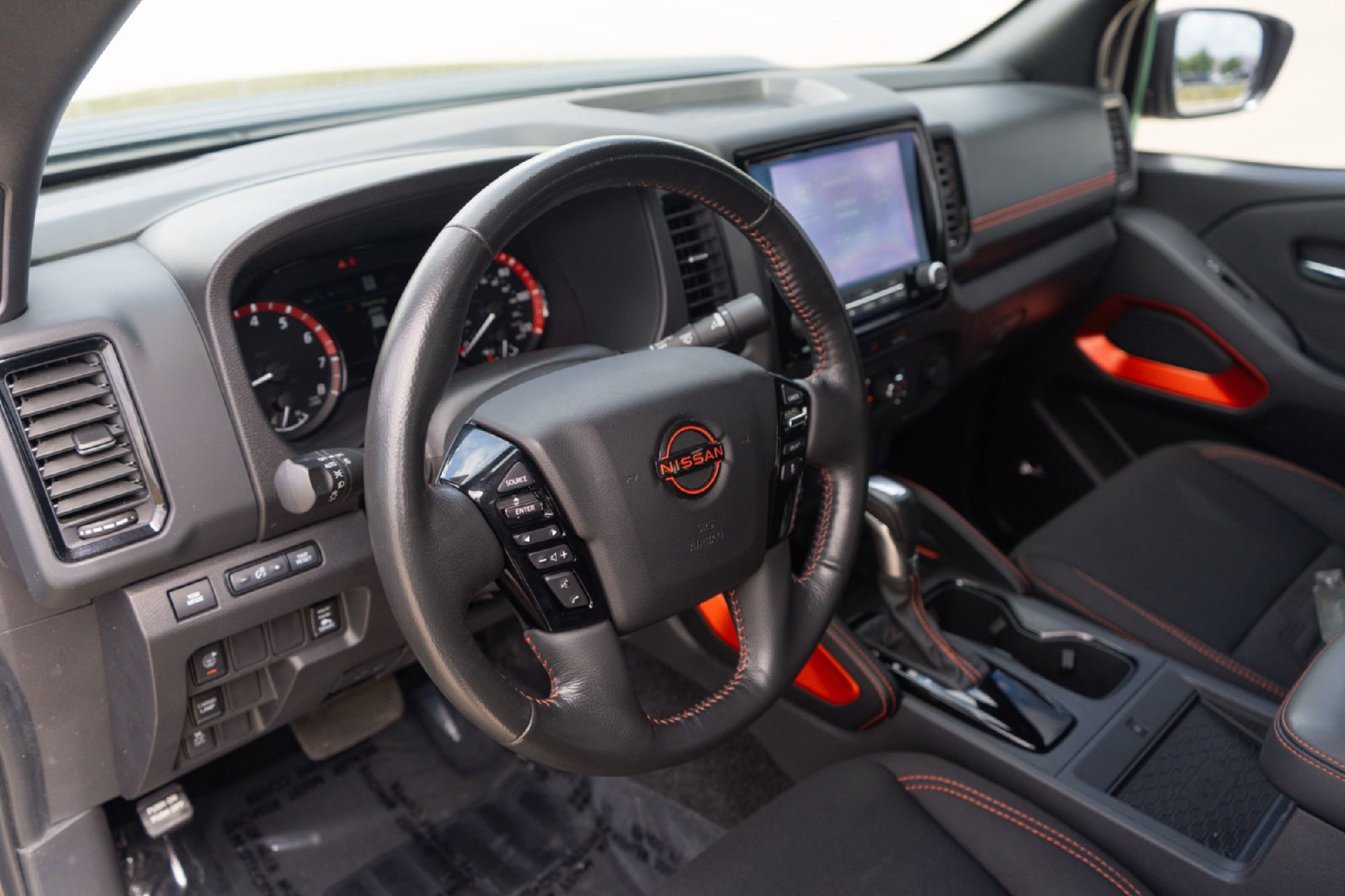 Used 2024 Nissan Frontier Pro-X w/ Pro Convenience Package RWD image 7