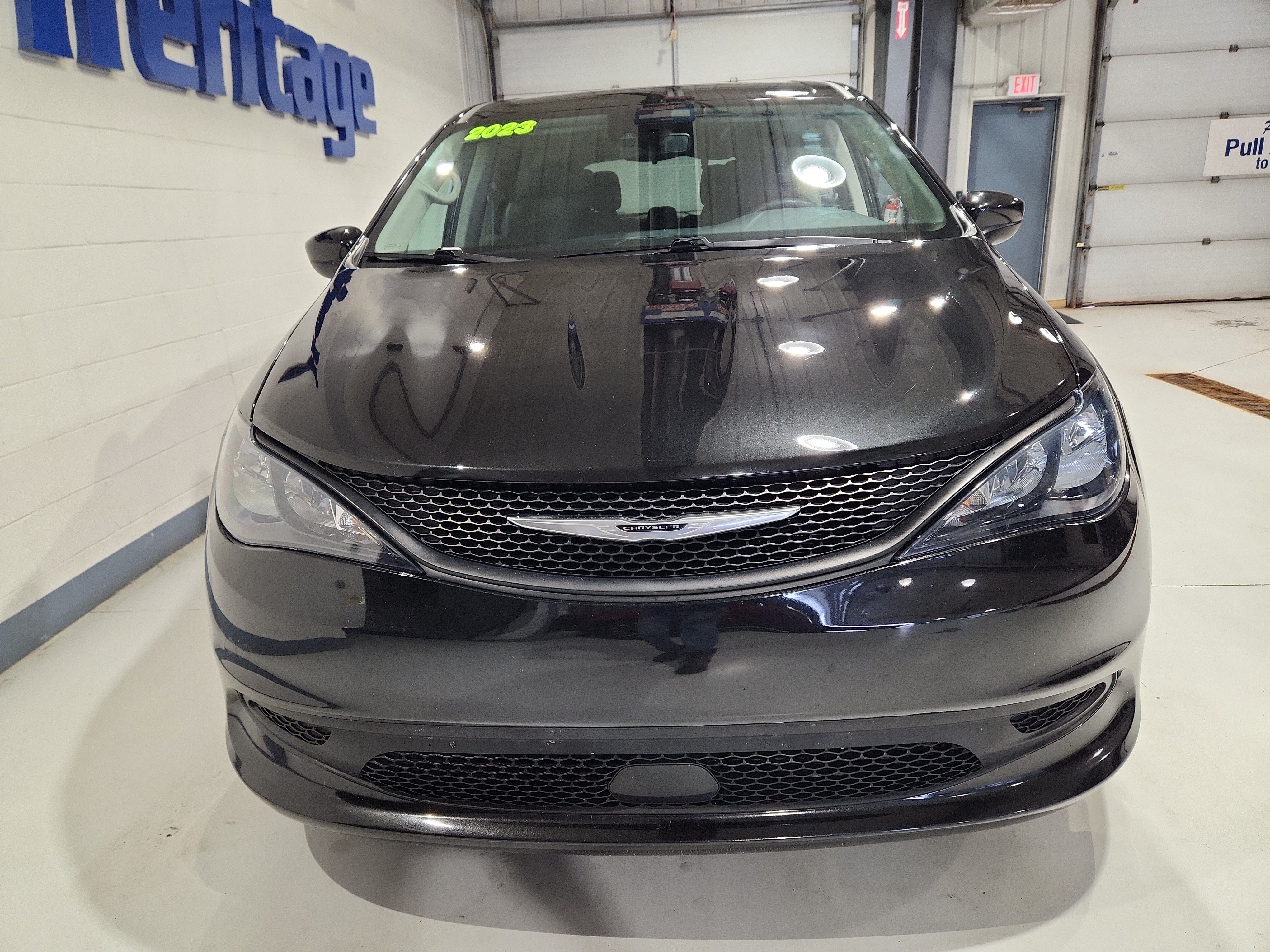 Used 2023 Chrysler Voyager LX FWD image 3