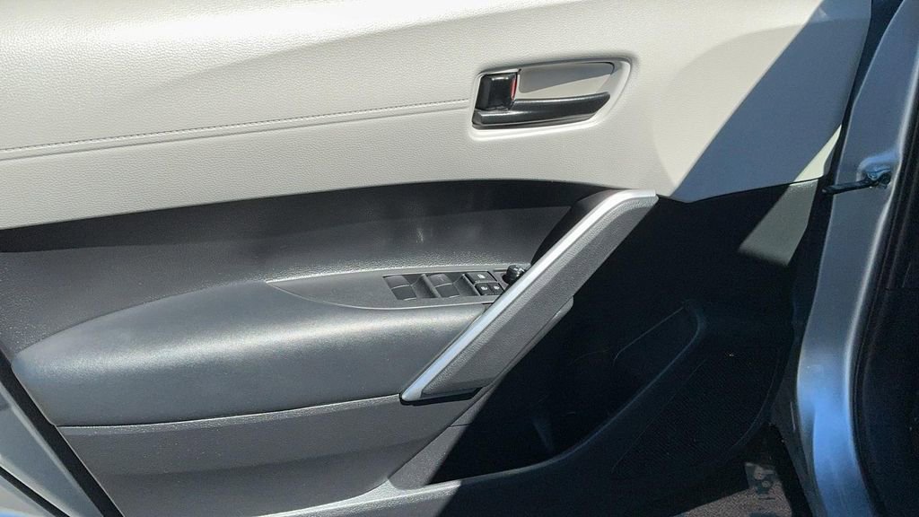 Used 2022 Toyota Corolla Cross L image 12