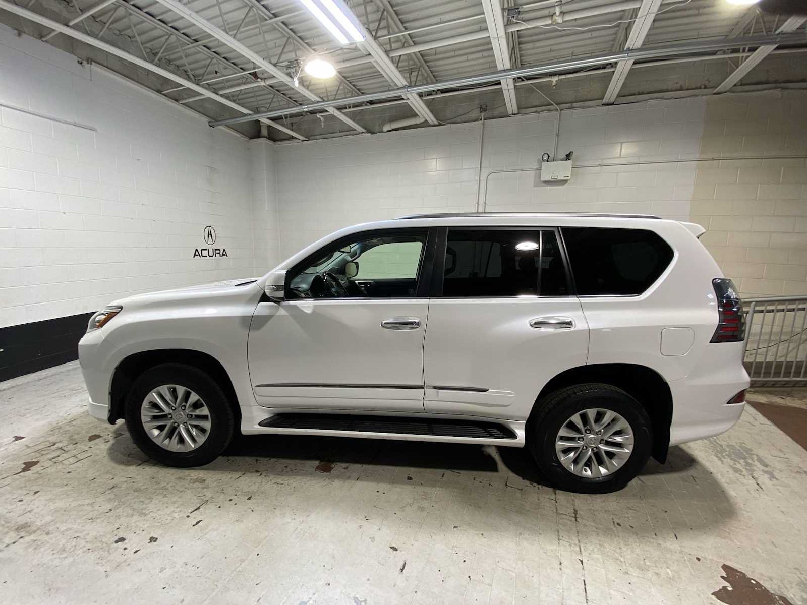 Used 2017 Lexus GX 460 Premium w/ Premium Package AWD/4WD image 3