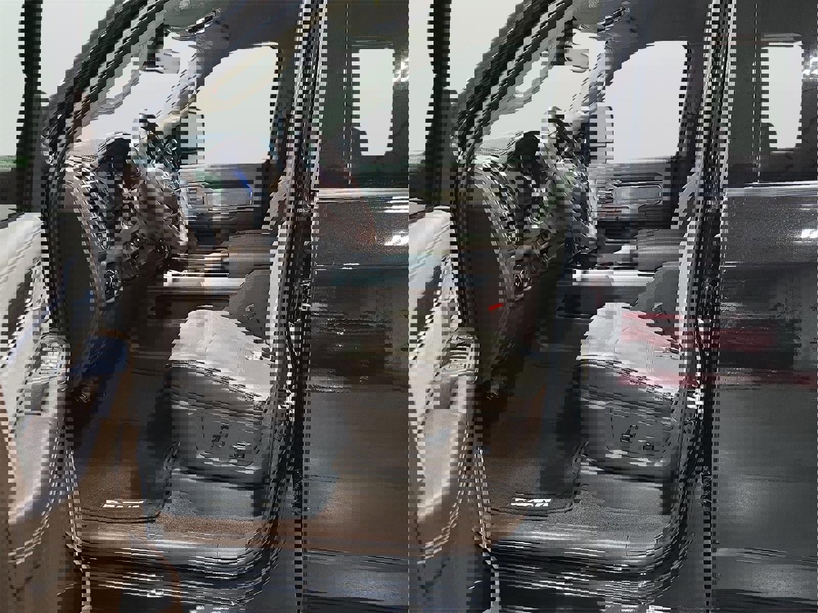 Used 2025 RAM 3500 Laramie w/ Max Tow Package image 8