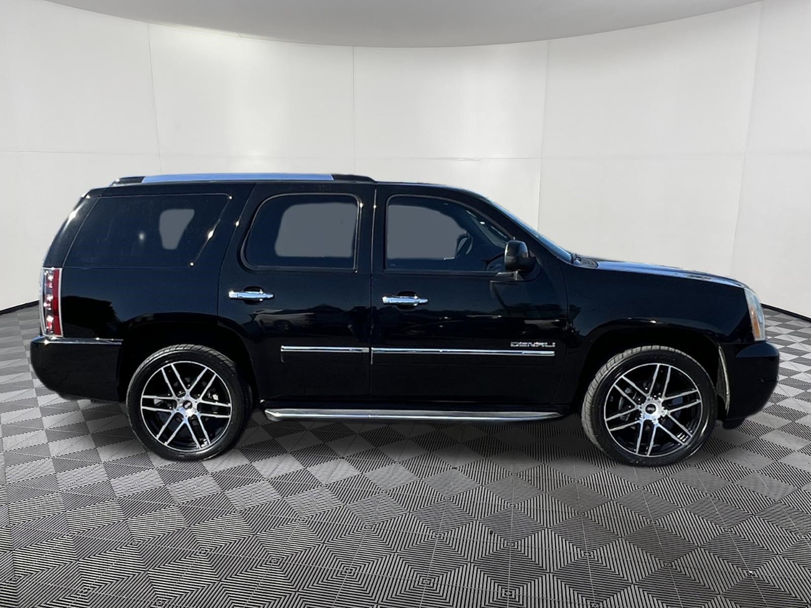 Used 2010 GMC Yukon Denali AWD/4WD image 7
