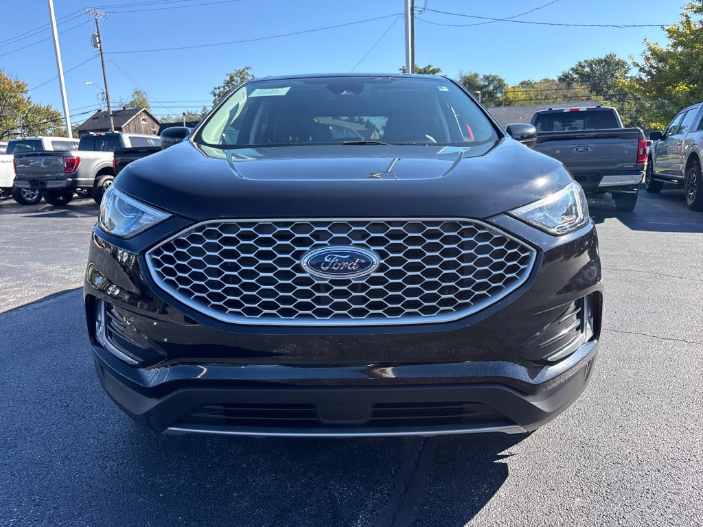 Used 2023 Ford Edge SEL w/ Convenience Package AWD/4WD image 3