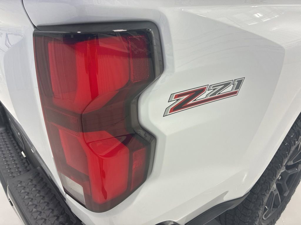 New 2025 Chevrolet Colorado Z71 w/ Midnight Edition AWD/4WD image 13