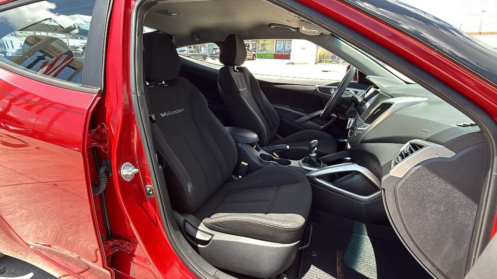 Used 2016 Hyundai Veloster FWD image 36