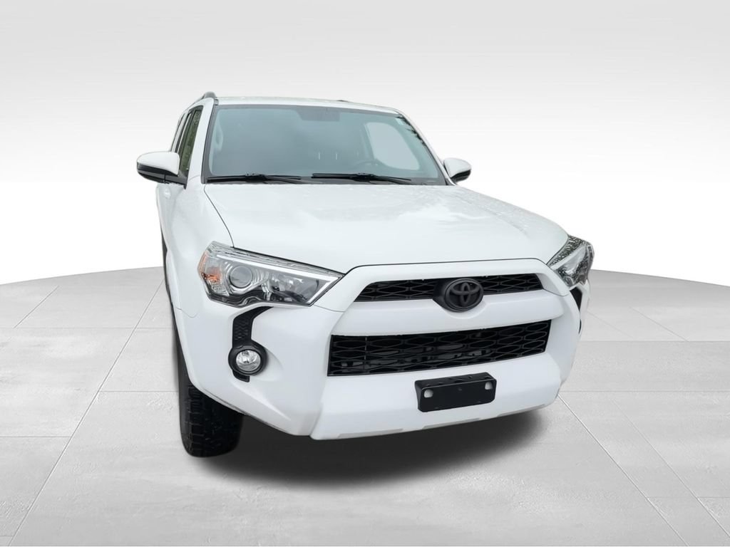 Used 2019 Toyota 4Runner SR5 AWD/4WD image 3