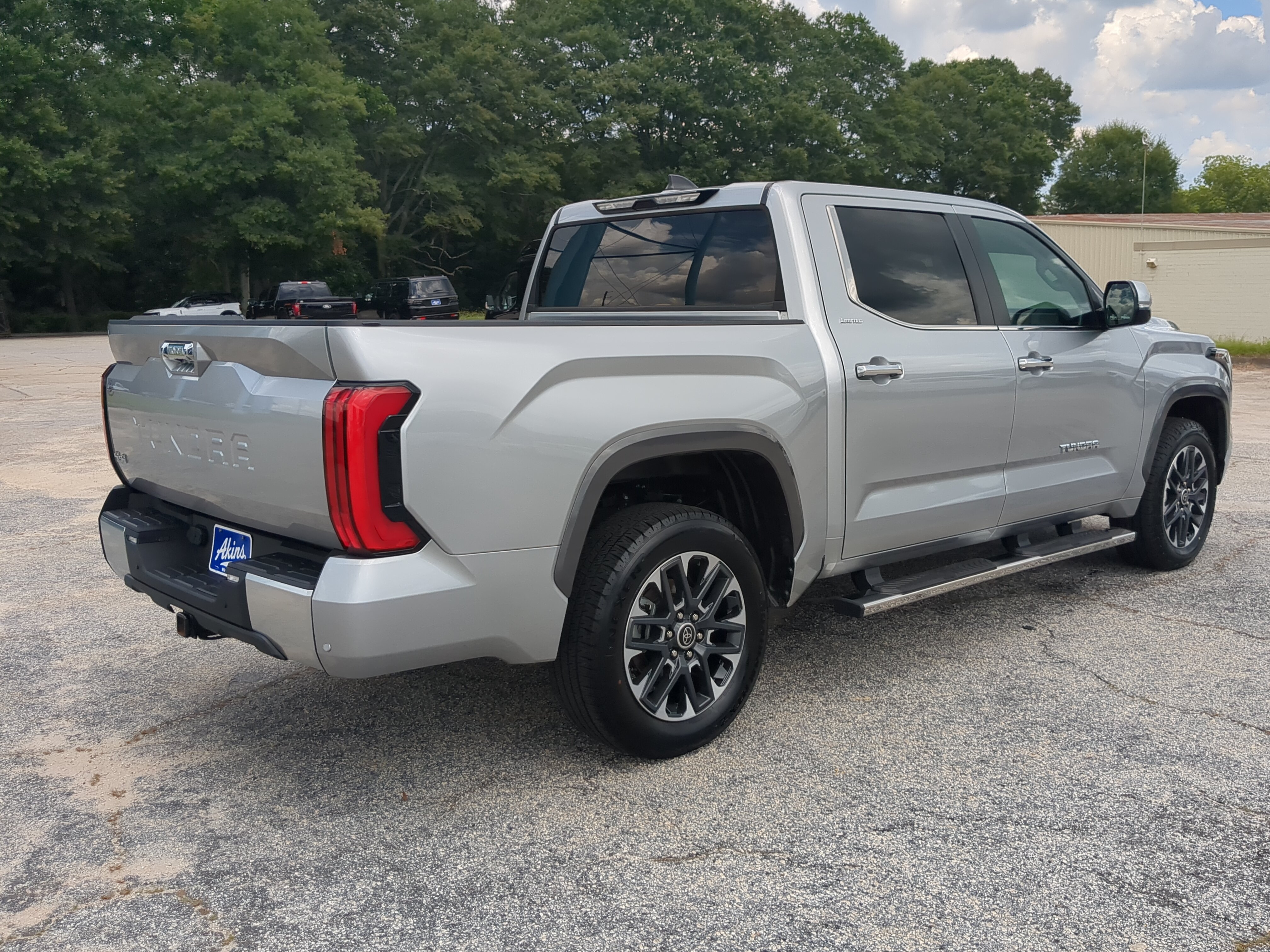 Used 2024 Toyota Tundra Limited w/ Power Package AWD/4WD image 3