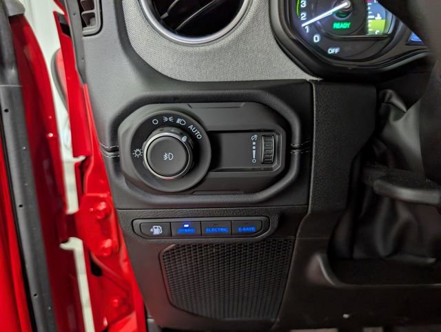 Used 2025 Jeep Wrangler Unlimited Sahara AWD/4WD image 18