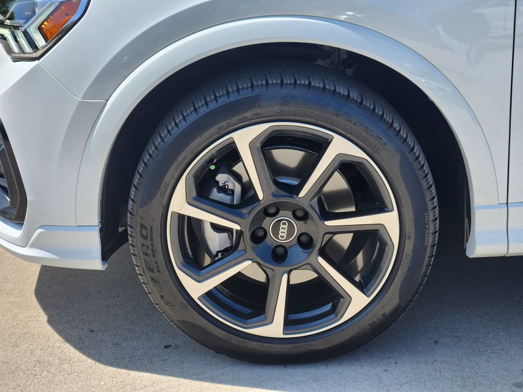 Certified 2025 Audi Q3 2.0T Premium Plus w/ Premium Plus Package AWD/4WD image 13