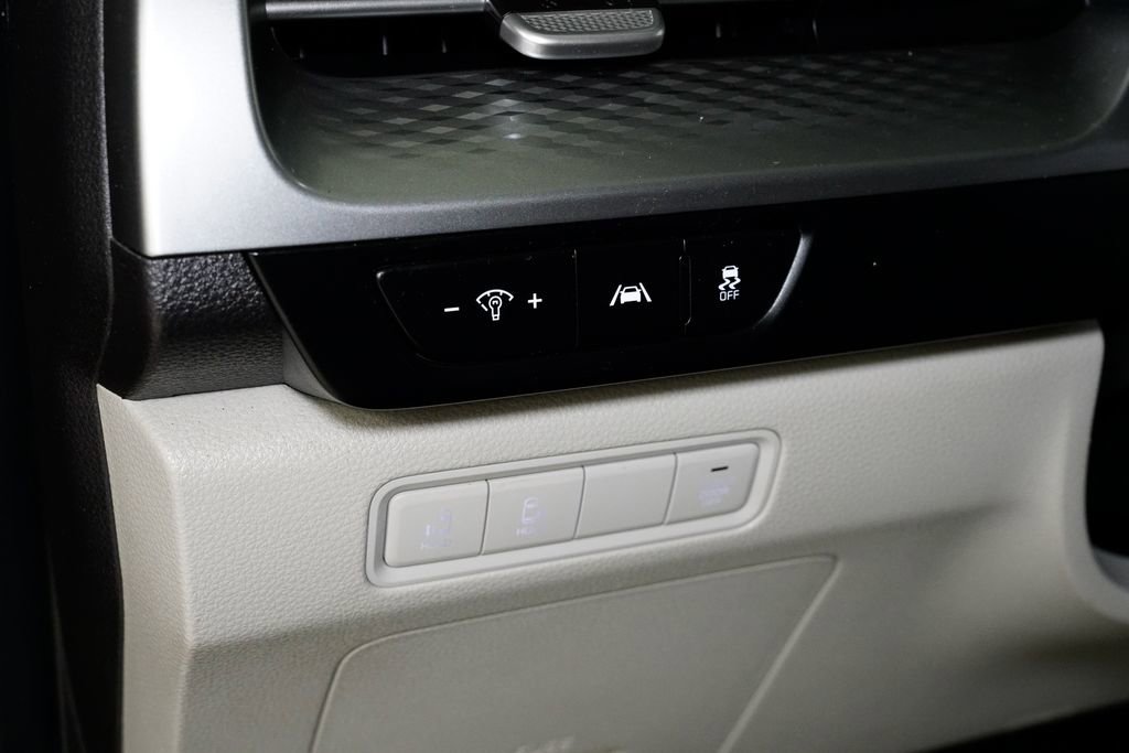 Certified 2022 Kia Carnival LX image 10